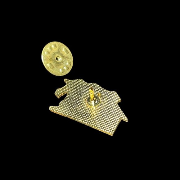 White Rabbit Eating Carrot at Red Schoolhouse Enamel Brooch Pin Vintage - Picture 4 of 4